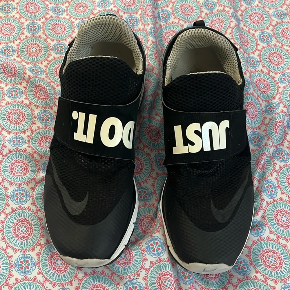 Nike slide on